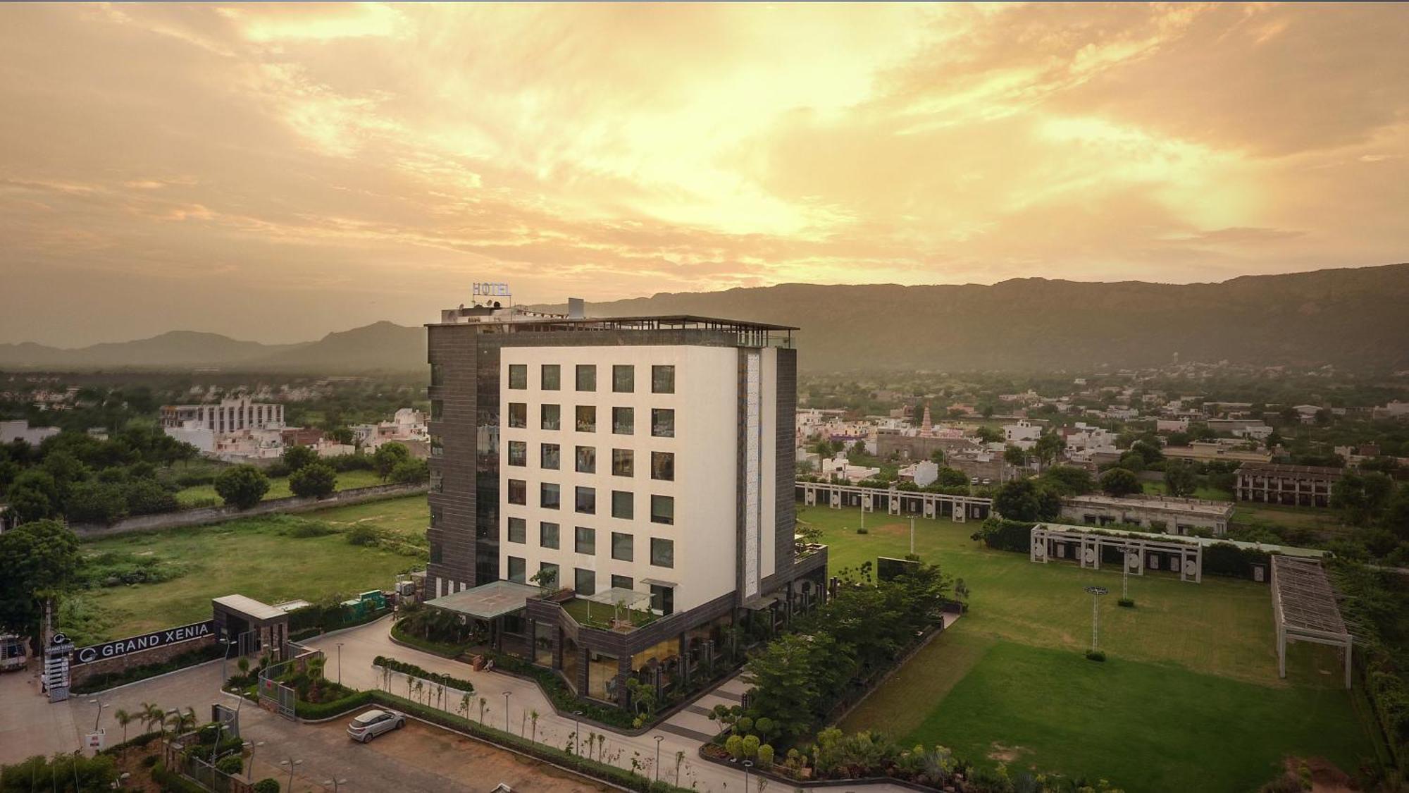 Grand Xenia Hotel Ajmer Ngoại thất bức ảnh