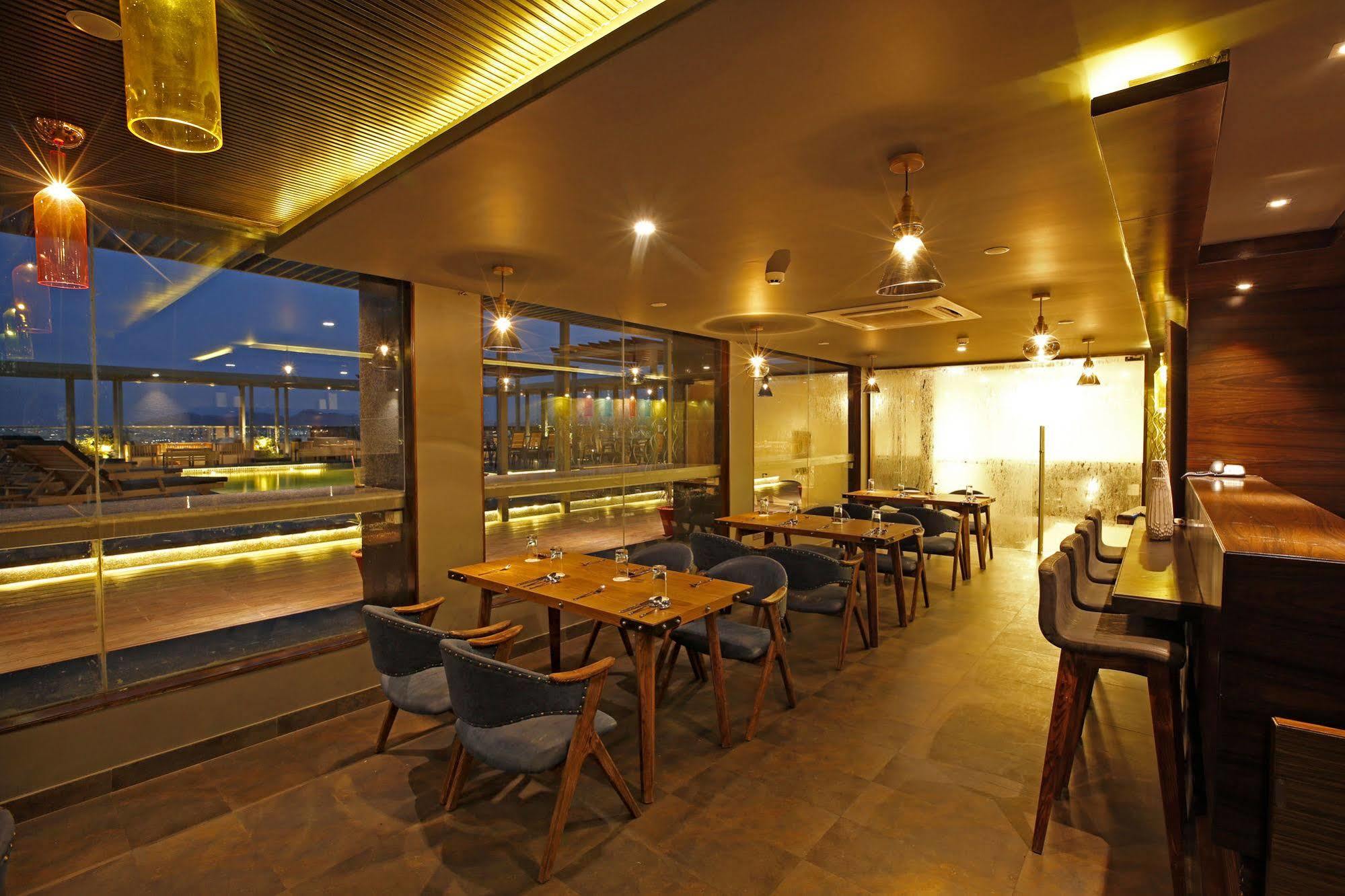Grand Xenia Hotel Ajmer Ngoại thất bức ảnh