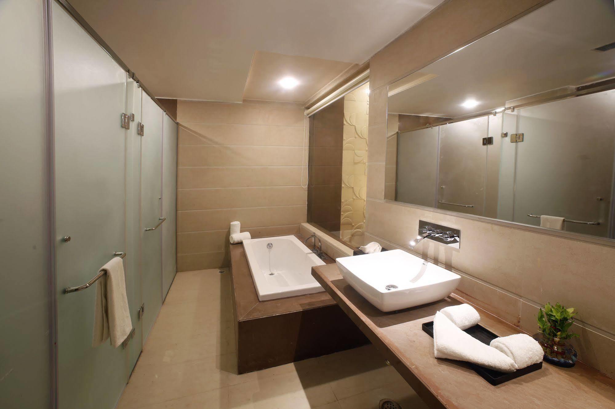 Grand Xenia Hotel Ajmer Ngoại thất bức ảnh