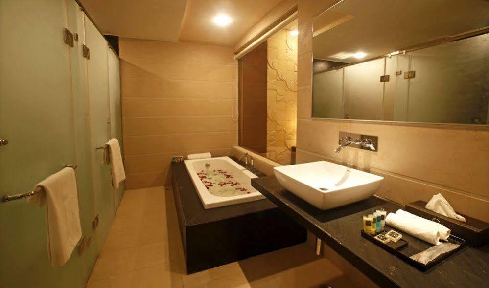 Grand Xenia Hotel Ajmer Ngoại thất bức ảnh